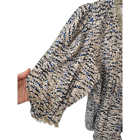 HUNTER BELL Mia Puff Sleeve Blouse Lace Trim Snowy Animal Printed Top Sz Medium - Picture 4 of 8